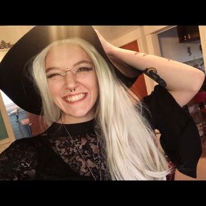 Meet your Posher, Claire